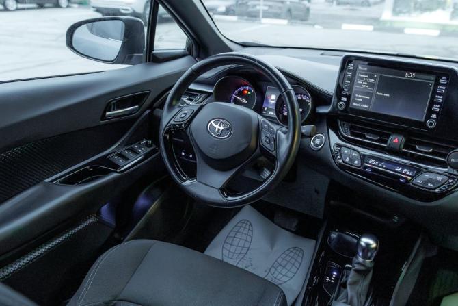 Toyota C-HR I Рестайлинг с пробегом 2020 года, цена 2 615 000 рублей, 42000 км, внедорожник, Автокод Объявления