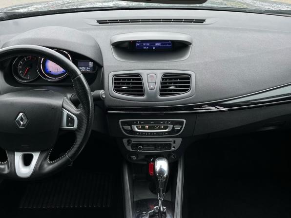 Renault Fluence I Рестайлинг с пробегом 2013 года, цена 820 000 рублей, 186753 км, седан, Автокод Объявления