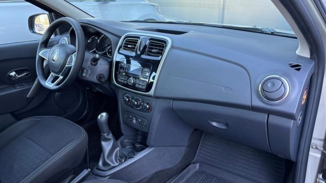 Renault Logan II Рестайлинг с пробегом 2019 года, цена 830 000 рублей, 174834 км, седан, Автокод Объявления
