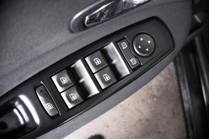 Renault Scenic III Рестайлинг 2 с пробегом 2013 года, цена 1 069 000 рублей, 166000 км, компактвэн, Автокод Объявления