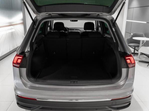 Volkswagen Tiguan II Рестайлинг с пробегом 2021 года, цена 2 275 000 рублей, 171790 км, внедорожник, Автокод Объявления