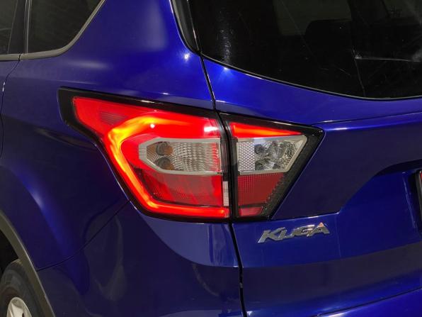 Ford Kuga II Рестайлинг с пробегом 2017 года, цена 1 320 000 рублей, 220663 км, внедорожник, Автокод Объявления