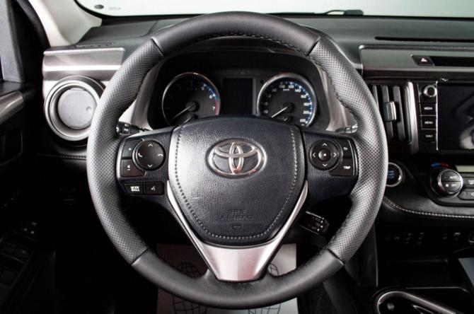 Toyota RAV4 IV (XA40) Рестайлинг с пробегом 2016 года, цена 2 279 000 рублей, 210981 км, внедорожник, Автокод Объявления