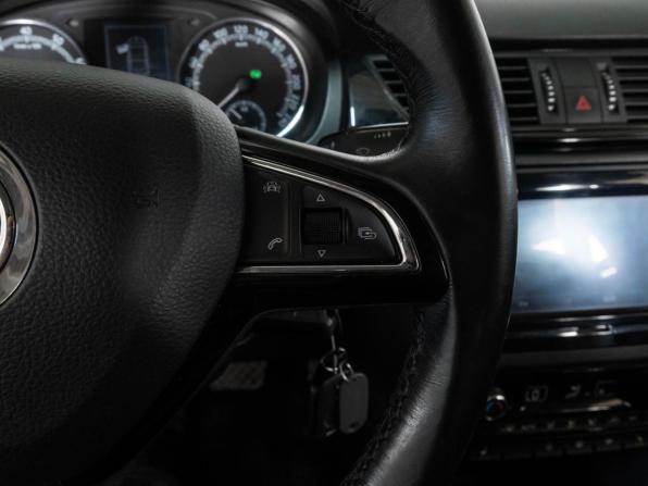 Skoda Rapid I с пробегом 2017 года, цена 1 345 000 рублей, 158936 км, лифтбек, Автокод Объявления