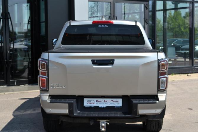 Isuzu D-Max III с пробегом 2023 года, цена 3 300 000 рублей, 30123 км, пикап, Автокод Объявления