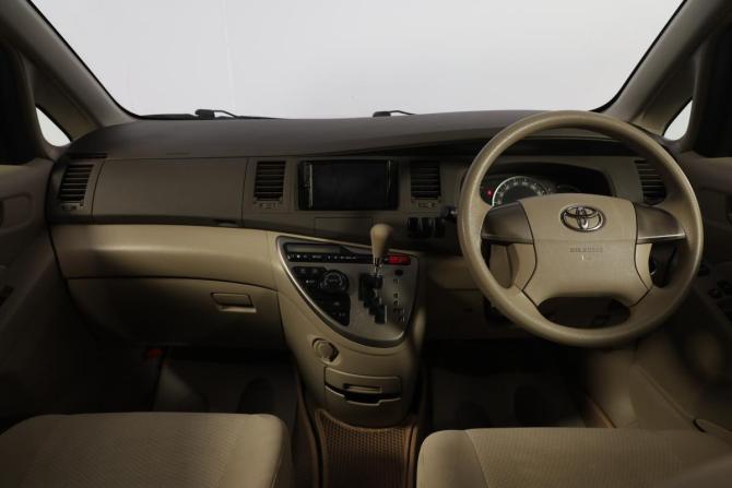 Toyota ISis I Рестайлинг с пробегом 2012 года, цена 1 449 000 рублей, 163500 км, компактвэн, Автокод Объявления