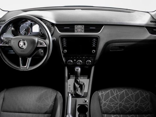 Skoda Octavia III (A7) Рестайлинг с пробегом 2018 года, цена 1 890 000 рублей, 135000 км, лифтбек, Автокод Объявления