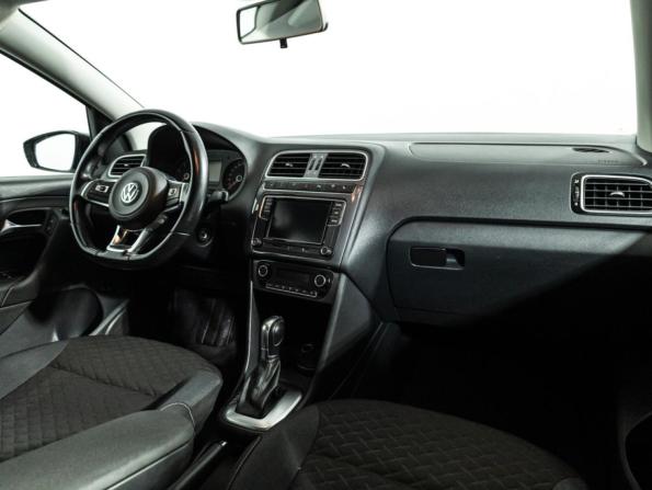 Volkswagen Polo V Рестайлинг с пробегом 2018 года, цена 1 249 700 рублей, 132684 км, седан, Автокод Объявления