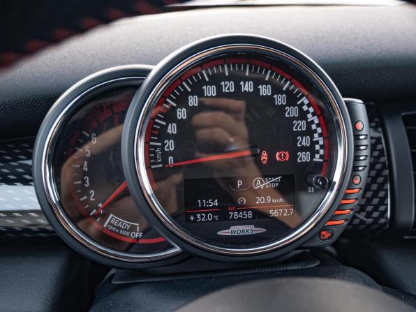 Mini Hatch III (F55/F56) с пробегом 2016 года, цена 2 385 000 рублей, 78458 км, хэтчбек, Автокод Объявления