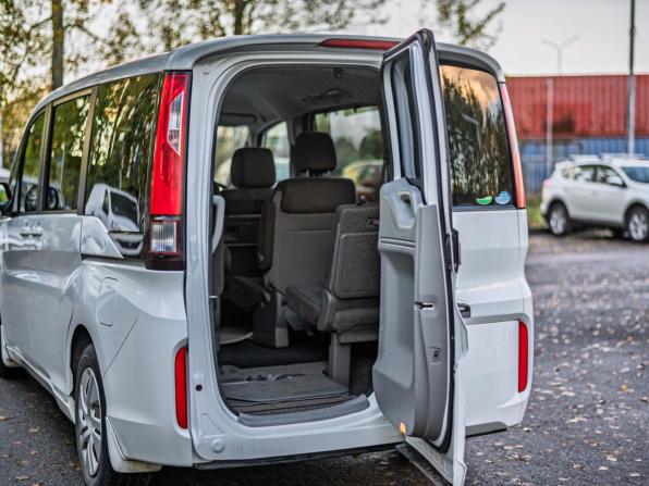 Honda Stepwgn V с пробегом 2015 года, цена 1 510 000 рублей, 193413 км, минивэн, Автокод Объявления