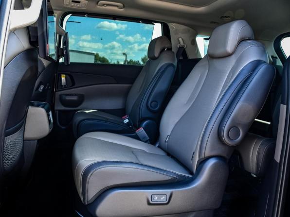 Kia Carnival IV Рестайлинг с пробегом 2024 года, цена 5 580 000 рублей, 17428 км, минивэн, Автокод Объявления