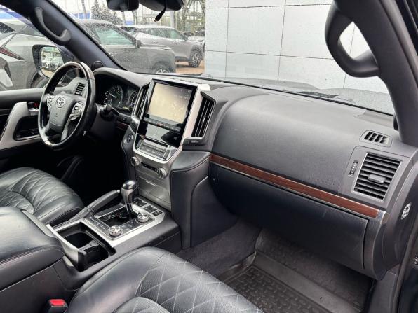 Toyota Land Cruiser 200 Series Рестайлинг 2 с пробегом 2016 года, цена 4 500 000 рублей, 284846 км, внедорожник, Автокод Объявления