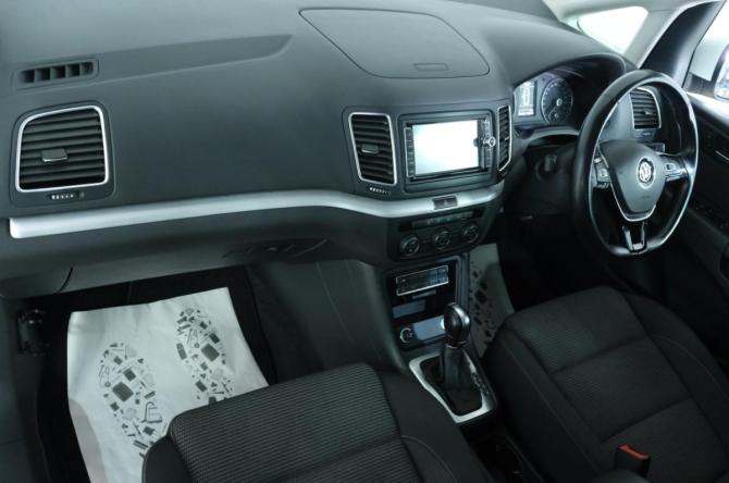 Volkswagen Sharan II Рестайлинг с пробегом 2018 года, цена 1 569 000 рублей, 109000 км, минивэн, Автокод Объявления