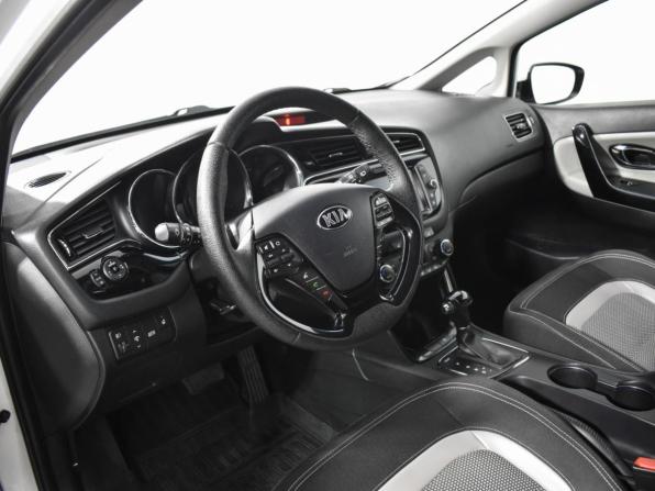 Kia Ceed II Рестайлинг с пробегом 2018 года, цена 1 350 000 рублей, 119360 км, хэтчбек, Автокод Объявления