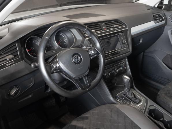 Volkswagen Tiguan II с пробегом 2018 года, цена 3 082 600 рублей, 60799 км, внедорожник, Автокод Объявления