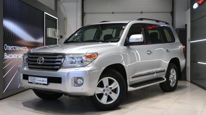 Toyota Land Cruiser 200 Series Рестайлинг 1 с пробегом 2015 года, цена 6 800 000 рублей, 48600 км, внедорожник, Автокод Объявления