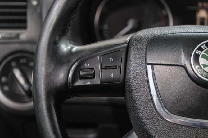 Skoda Octavia II (A5) Рестайлинг с пробегом 2012 года, цена 499 000 рублей, 370000 км, лифтбек, Автокод Объявления
