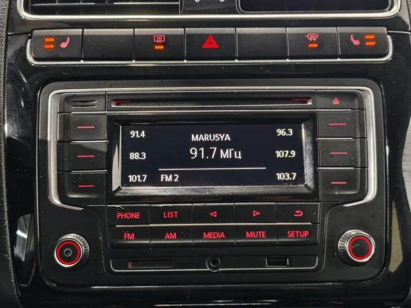 Volkswagen Polo V Рестайлинг с пробегом 2017 года, цена 1 016 900 рублей, 203949 км, седан, Автокод Объявления