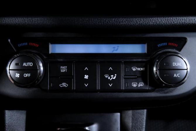 Toyota Corolla XI (E160 E170 E180) с пробегом 2013 года, цена 1 199 000 рублей, 289000 км, седан, Автокод Объявления