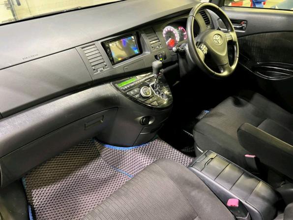Toyota ISis I Рестайлинг с пробегом 2011 года, цена 879 000 рублей, 317914 км, компактвэн, Автокод Объявления