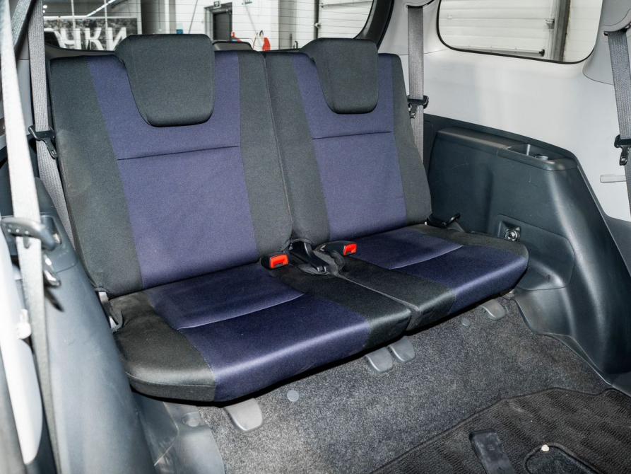 Toyota Wish II Рестайлинг Чита  - изображение 5