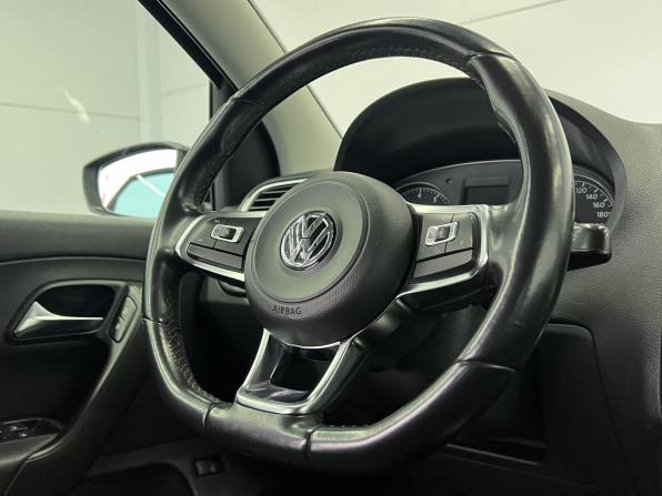 Volkswagen Polo V Рестайлинг с пробегом 2019 года, цена 1 199 000 рублей, 144475 км, седан, Автокод Объявления