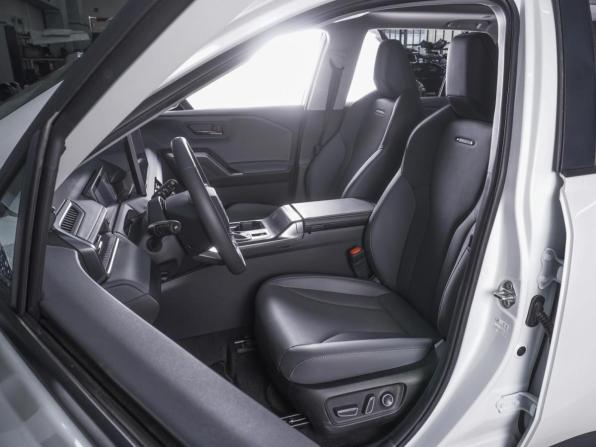 Toyota RAV4 VI (XA60) с пробегом 2025 года, цена 4 590 000 рублей, 38 км, внедорожник, Автокод Объявления