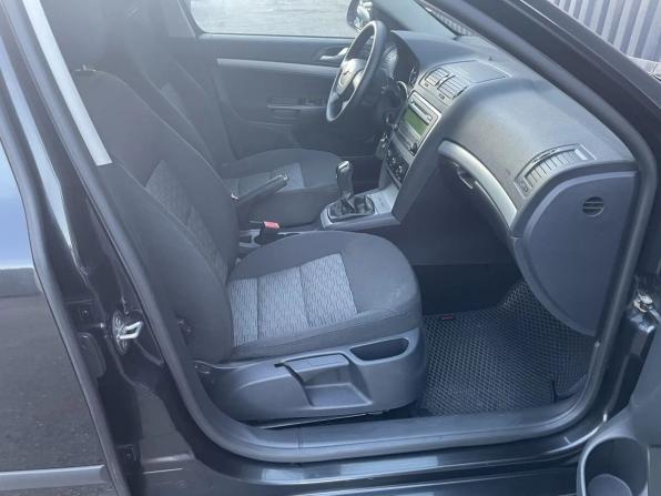 Skoda Octavia II (A5) Рестайлинг с пробегом 2013 года, цена 645 000 рублей, 322282 км, лифтбек, Автокод Объявления