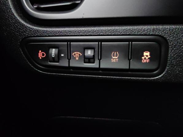Kia Rio IV Рестайлинг с пробегом 2021 года, цена 1 571 000 рублей, 151313 км, хэтчбек, Автокод Объявления