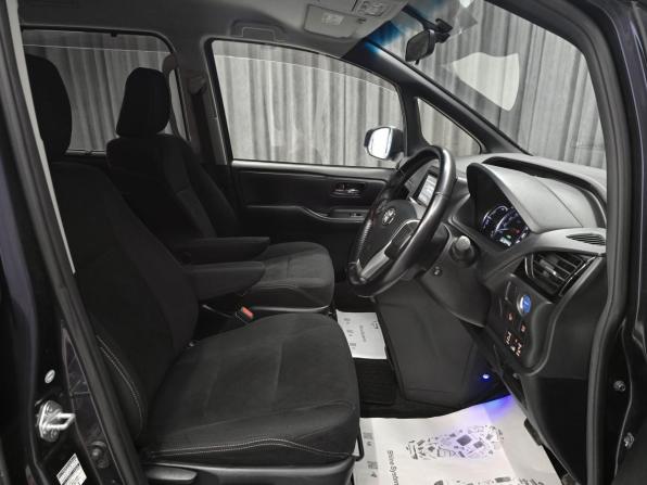 Toyota Esquire I с пробегом 2015 года, цена 1 790 000 рублей, 126284 км, минивэн, Автокод Объявления