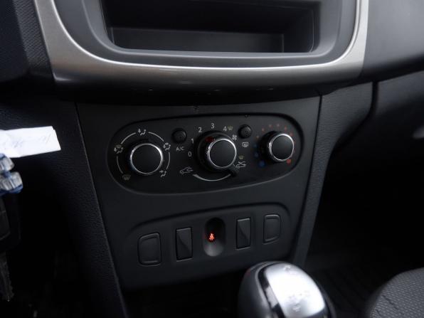 Renault Logan II Рестайлинг с пробегом 2021 года, цена 1 063 000 рублей, 72653 км, седан, Автокод Объявления