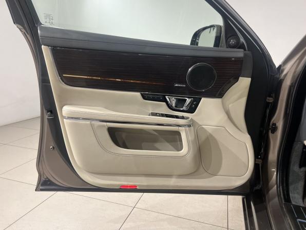 Jaguar XJ IV (X351) Рестайлинг с пробегом 2017 года, цена 2 390 000 рублей, 163428 км, седан, Автокод Объявления