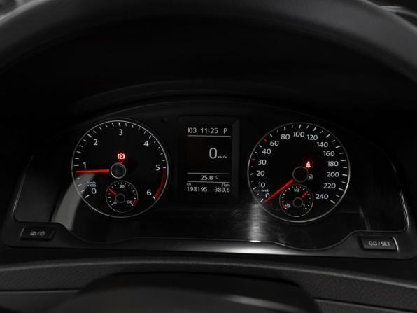 Volkswagen Multivan T5 Рестайлинг с пробегом 2015 года, цена 2 680 000 рублей, 197980 км, минивэн, Автокод Объявления