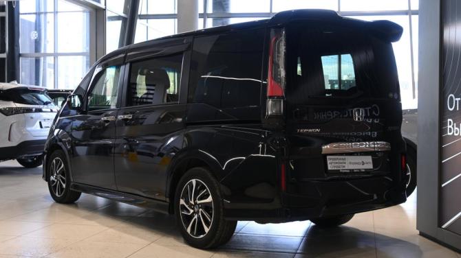 Honda Stepwgn V с пробегом 2016 года, цена 1 879 000 рублей, 132347 км, минивэн, Автокод Объявления