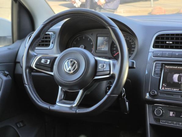 Volkswagen Polo V Рестайлинг с пробегом 2019 года, цена 1 300 000 рублей, 131319 км, седан, Автокод Объявления