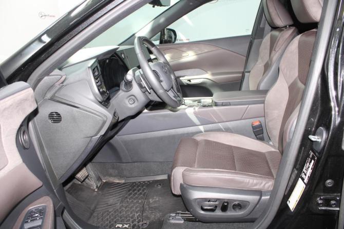 Lexus RX V с пробегом 2023 года, цена 9 900 000 рублей, 42150 км, внедорожник, Автокод Объявления