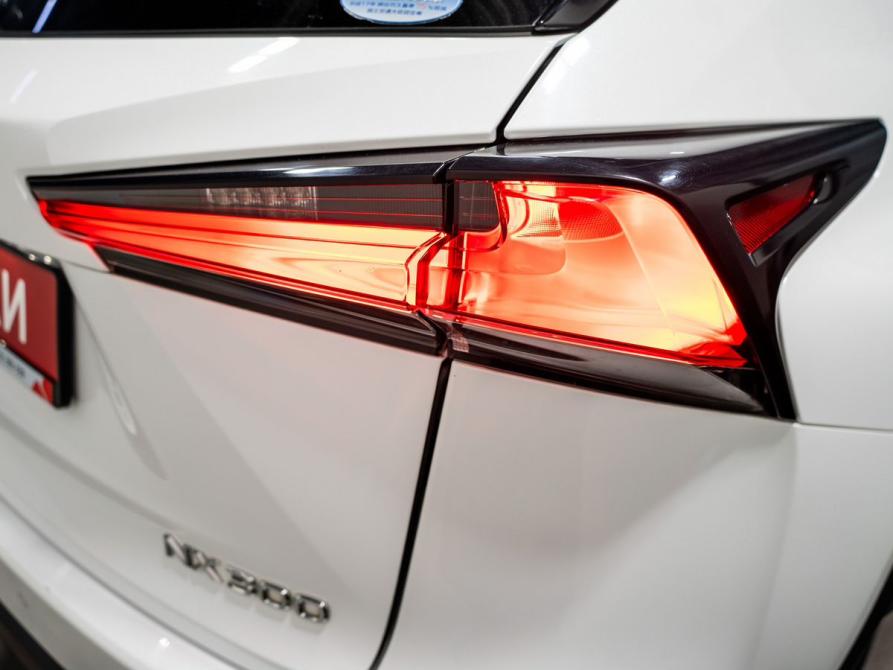 Lexus NX I Рестайлинг Чита  - изображение 19