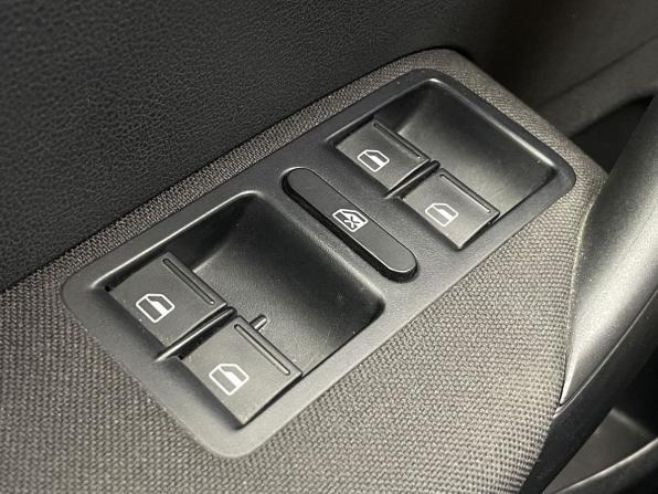 Volkswagen Polo V Рестайлинг с пробегом 2016 года, цена 1 177 000 рублей, 102847 км, седан, Автокод Объявления