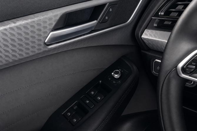 Haval F7 I Рестайлинг с пробегом 2023 года, цена 2 059 000 рублей, 47000 км, внедорожник, Автокод Объявления