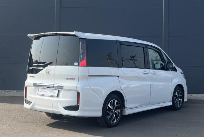 Honda Stepwgn V Рестайлинг с пробегом 2019 года, цена 1 980 000 рублей, 106273 км, минивэн, Автокод Объявления