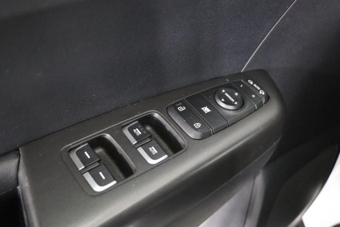 Kia Sportage IV Рестайлинг с пробегом 2019 года, цена 2 369 990 рублей, 46600 км, внедорожник, Автокод Объявления