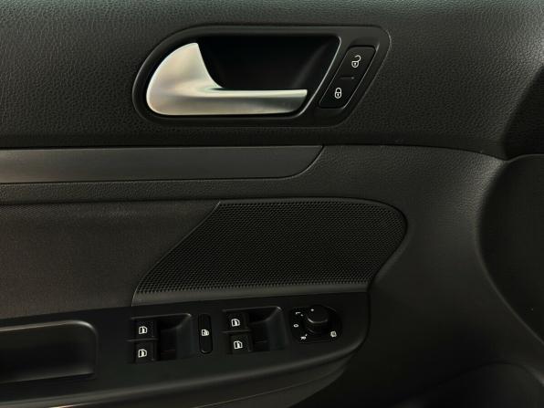 Volkswagen Jetta V с пробегом 2009 года, цена 890 000 рублей, 130341 км, седан, Автокод Объявления