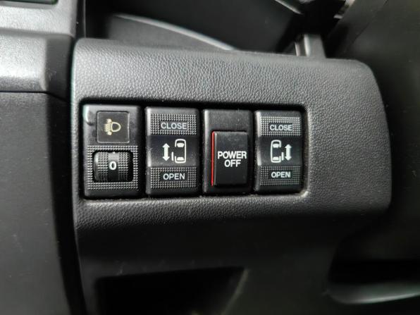 Mazda 5 II (CW) с пробегом 2011 года, цена 895 000 рублей, 310132 км, минивэн, Автокод Объявления