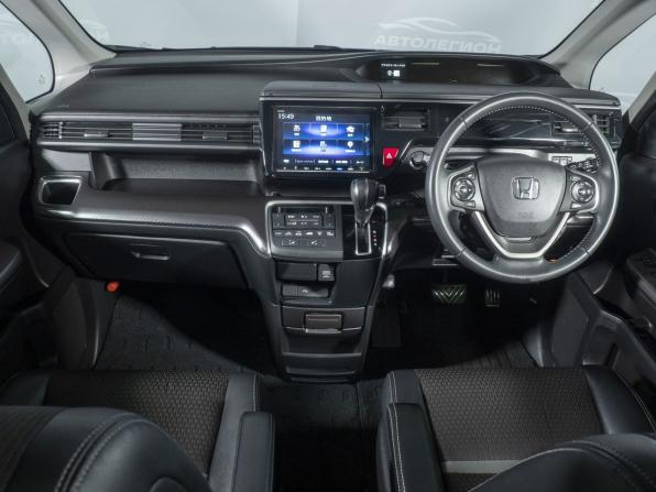 Honda Stepwgn V Рестайлинг с пробегом 2020 года, цена 2 535 000 рублей, 47000 км, минивэн, Автокод Объявления