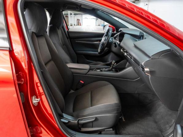 Mazda 3 IV (BP) с пробегом 2019 года, цена 2 535 000 рублей, 92132 км, хэтчбек, Автокод Объявления