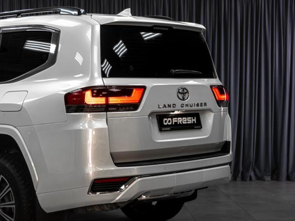Toyota Land Cruiser 300 Series с пробегом 2023 года, цена 12 305 000 рублей, 72716 км, внедорожник, Автокод Объявления
