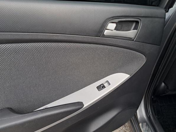 Hyundai Solaris I с пробегом 2014 года, цена 700 000 рублей, 175830 км, седан, Автокод Объявления