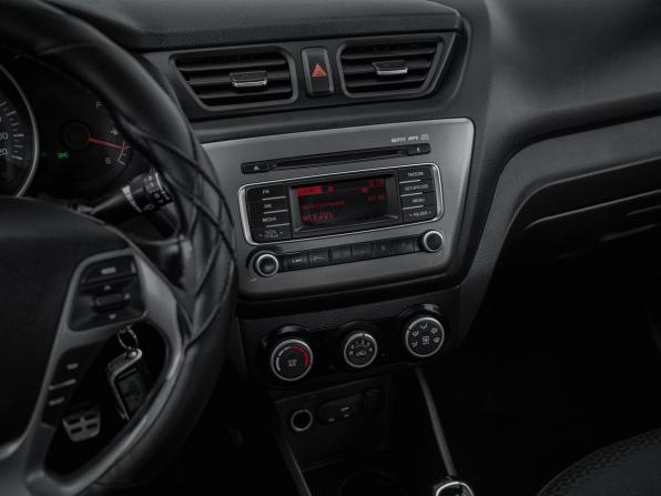 Kia Rio III Рестайлинг с пробегом 2016 года, цена 749 000 рублей, 152000 км, седан, Автокод Объявления