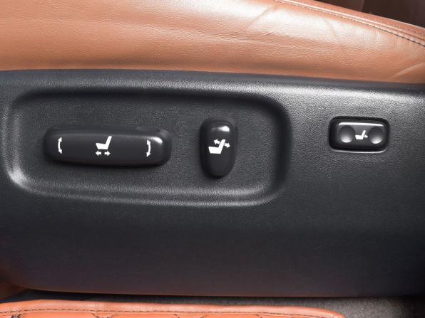 Toyota Land Cruiser 200 Series Рестайлинг 1 с пробегом 2014 года, цена 3 684 995 рублей, 324660 км, внедорожник, Автокод Объявления