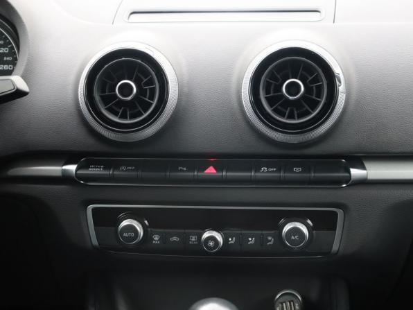 Audi A3 III (8V) Рестайлинг с пробегом 2018 года, цена 1 999 000 рублей, 118225 км, седан, Автокод Объявления
